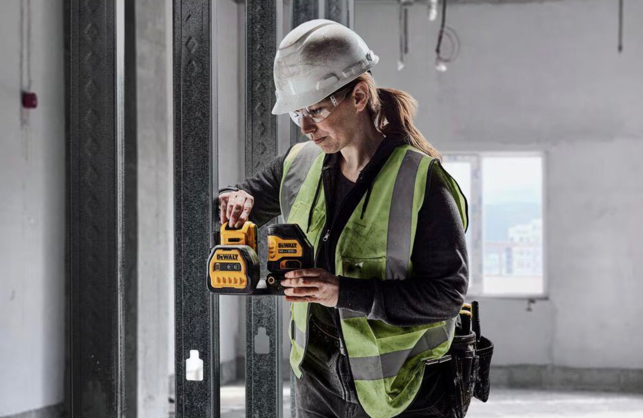 DEWALT 20V MAX Green Cross-Line Laser Level