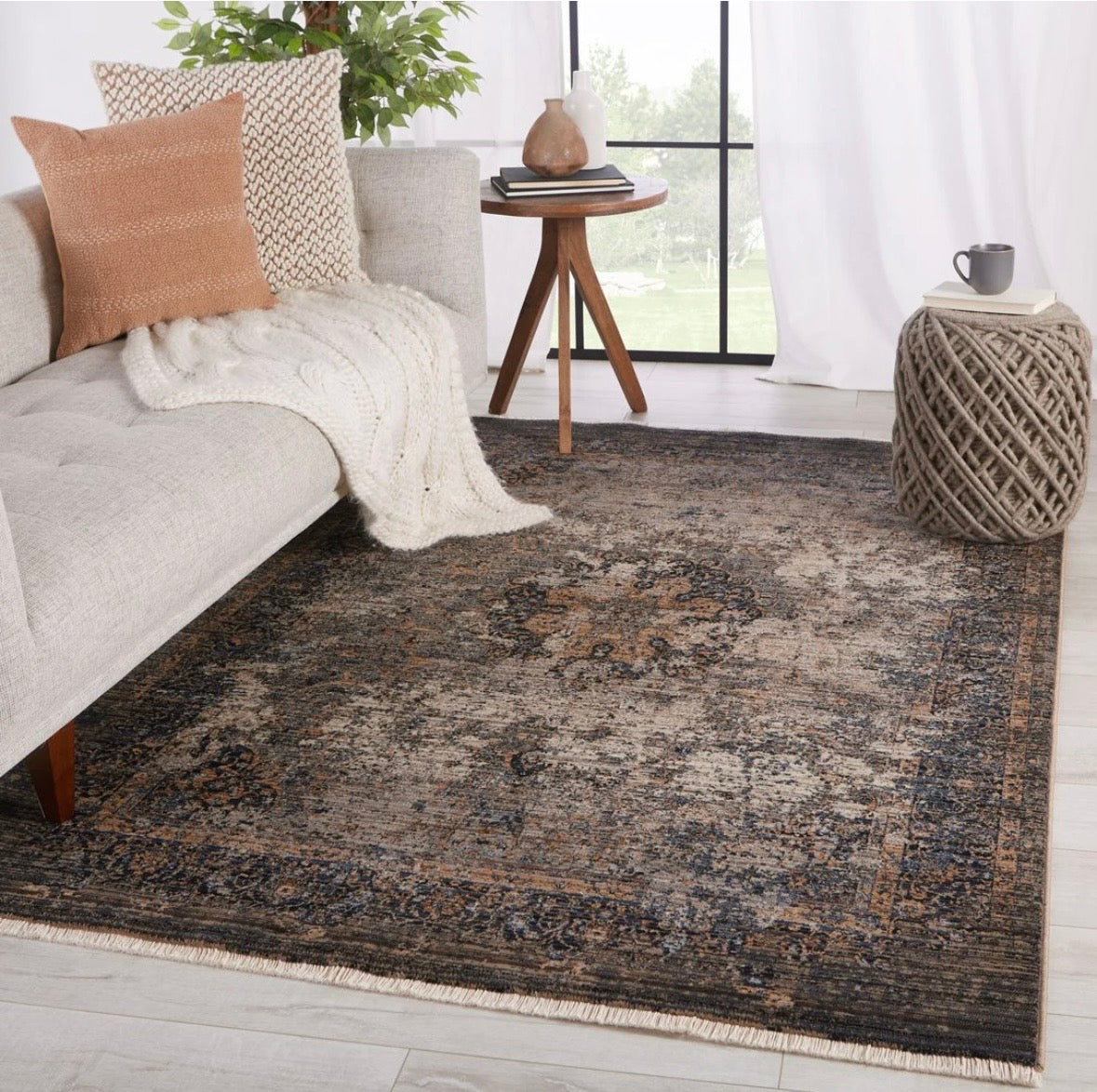 Zefira Collection “Enyo” Vintage Medallion Rug – 8’ x 10’2”