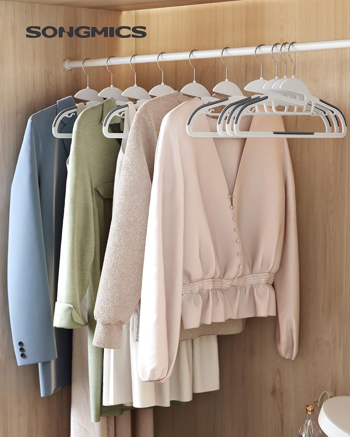 SONGMICS Slim Heavy-Duty Clothes Hangers – 50 Pack