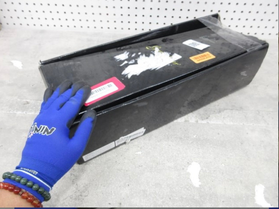 Grandeur Carré One-Piece Handleset with Deadbolt & Newport Lever – Open Box