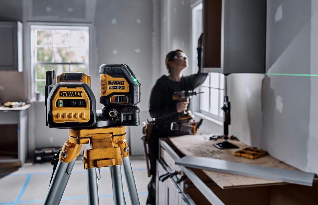 DEWALT 20V MAX Green Cross-Line Laser Level